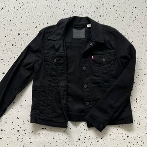NWOT Levi’s Cropped Black Denim Jacket